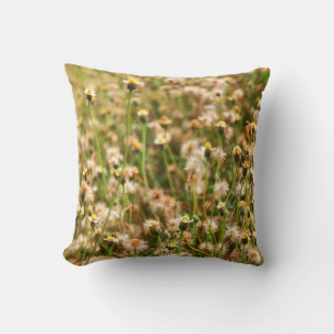 Coussin Arrière - plan de la nature avec herbe à fleurs, b