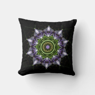 Coussin Art de kaléidoscope de mandala floral pourpre
