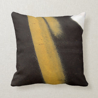Coussin Art original : "macroffiti : jaune, noir et blanc