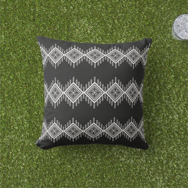 Coussin Art tribal noir et blanc (Herbe)
