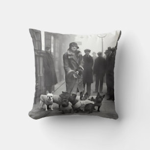 Coussin avec Bulldog français et promeneur de chie