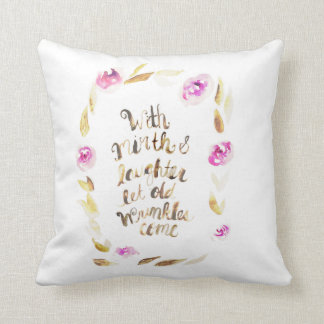 Coussin Avec la gaieté et le rire laissez les vieilles