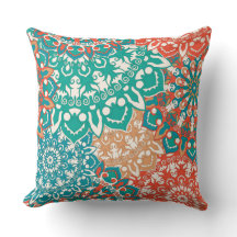 Coussin avec le motif floral de mandala