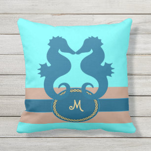 Coussin Baiser d'hippocampe décoré d'un monogramme
