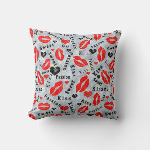 Coussin Baiser, lèvres rouges.