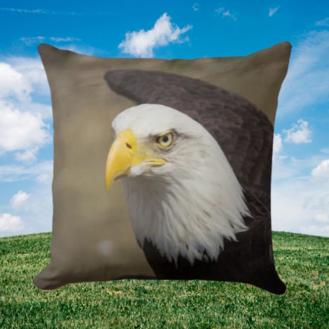 Coussin Bald Eagle Power – Bold Statement Throw Pillow (Créateur téléchargé)