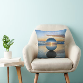 Coussin Balle de lentilles en verre sur la plage Sunrise