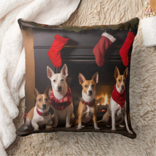 Coussin Basenji au coin du feu de Noël
