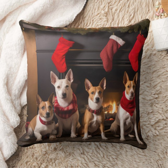Coussin Basenji au coin du feu Noël (Couverture)