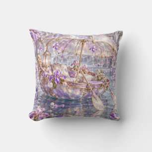 Coussin Bateau en verre d'Iris iridescent sur un lagon au