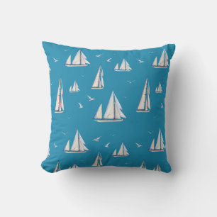 Coussin Bateaux à voile et mouettes sur Aqua