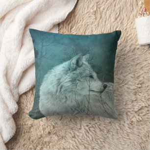 Coussin Beau loup gris dans une forêt foncée