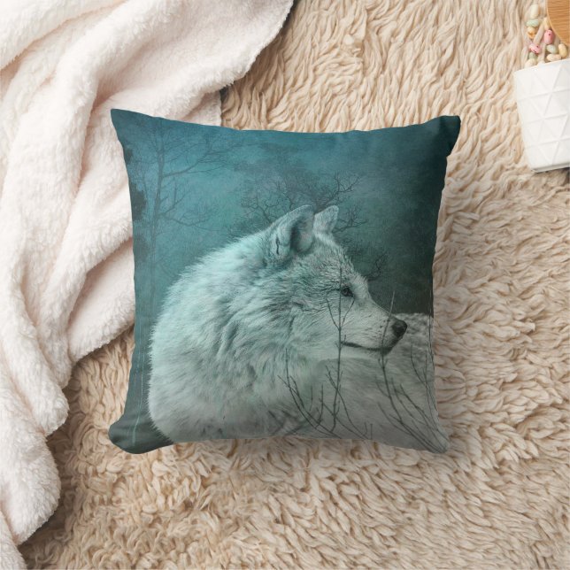 Coussin Beau loup gris dans une forêt foncée (Couverture)