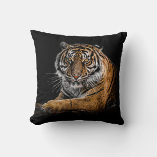 Coussin Beau tigre avec Arrière - plan noir