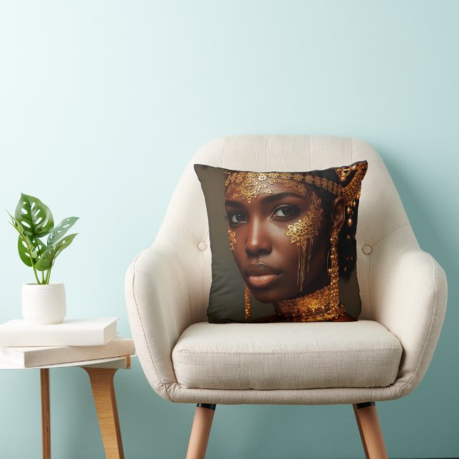 Coussin Beautiful Nubian Goddess in Gold (Chaise)