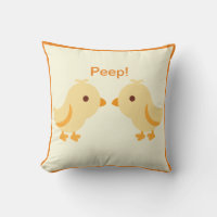 Bébé jaune mignon poussette