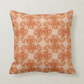 Coussin Beige pâle et motif orange de damassé de la