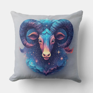 Coussin Bélier Majestueux Entouré d'Étoiles Brillantes