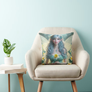 Coussin Belle fée de mars dans les jonquilles