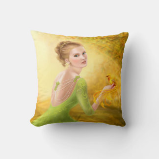 Coussin Belle femme romantique et oiseau imaginair
