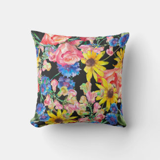 Coussin Belles fleurs d'été avec rose. Marée florale