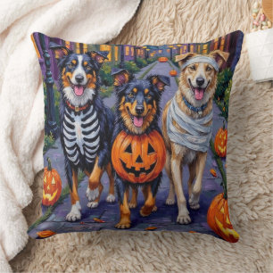 Coussin Berger Australien faisant Trick-or-Treat pour Hall
