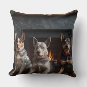 Coussin Bétail Australien au coin de la cheminée de Noël