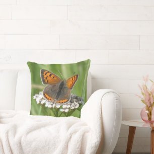 Coussin Beurre d'incendie sur les fleurs blanches Lancer l
