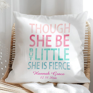 Coussin Bien qu'elle soit mais petite, elle est fière