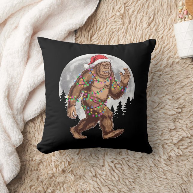 Coussin Bigfoot Père Noël Christmas Tree Lights Xmas Sasqu (Couverture)