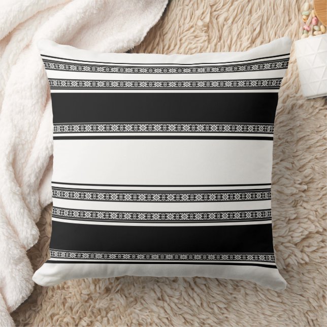Coussin Black and white lace braid and horizontal stripes  (Couverture)