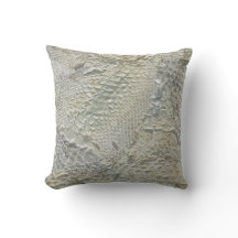 Coussin blanc de peau de serpent