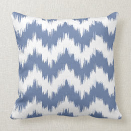 Coussin BLEU d'Ikat Chevron de SÉRÉNITÉ