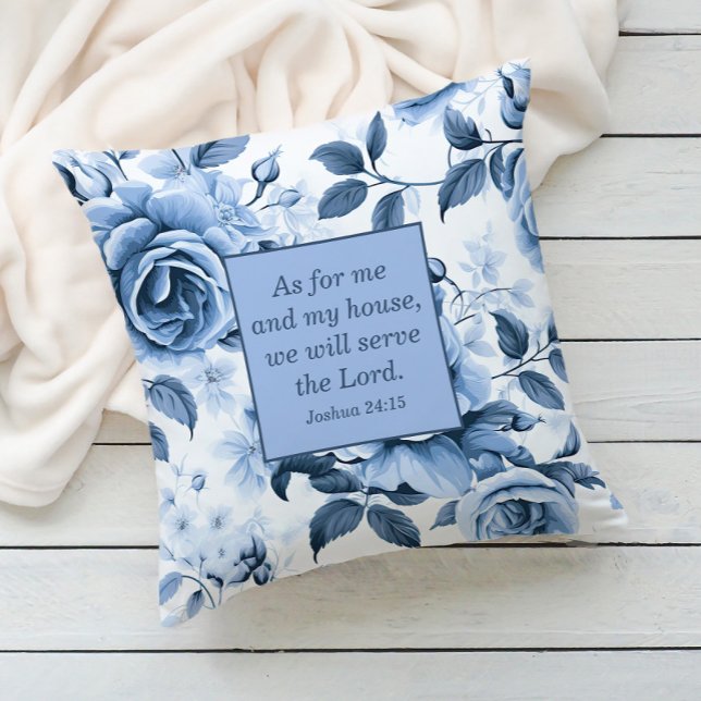 Coussin Bleu Dusty Blanc Floral Bible chrétienne Verse ("As for me and my house, we will serve the Lord." blue floral decorator pillow.)