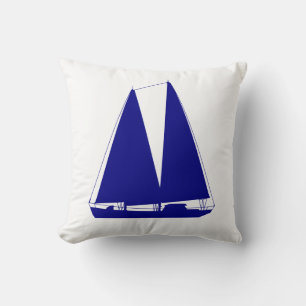 Coussin Bleu marine sur le voilier côtier blanc de décor
