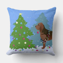 Bloodhound Dog décorant l'arbre de Noël