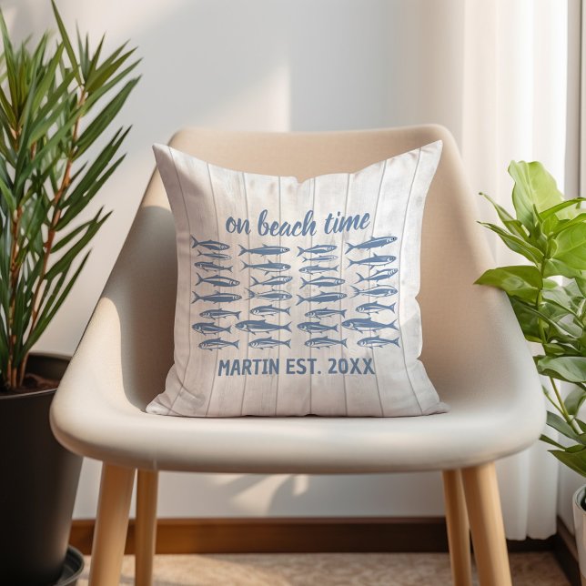 Coussin Blue Sardines Beach Time Nom famille (Customizable sardine "On beach time" pillow. Personalized with your family name and established date)