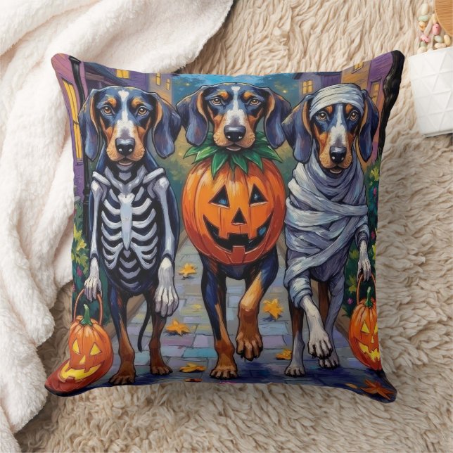 Coussin Bluetick Coonhound Trick or Treating in Halloween (Couverture)
