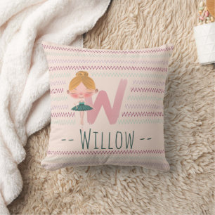 Coussin Blush Rose Ballerine Monogram W – Art Personnalisé