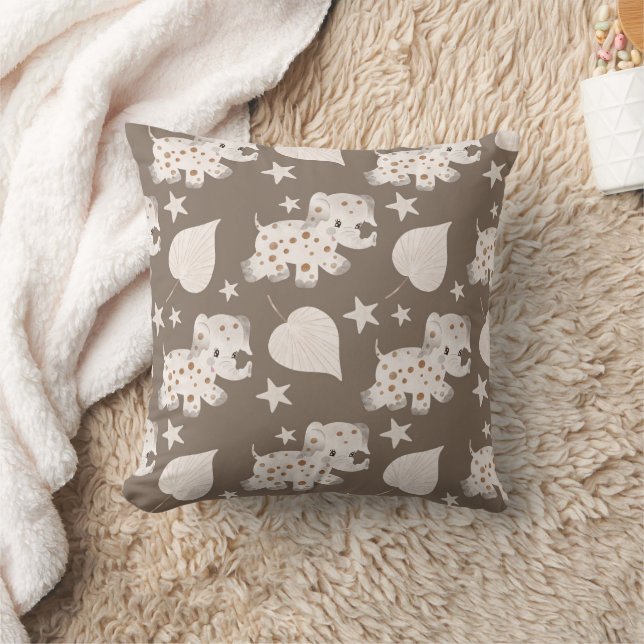Coussin Boho in Neutrals : Baby Elephants Nursery (Couverture)