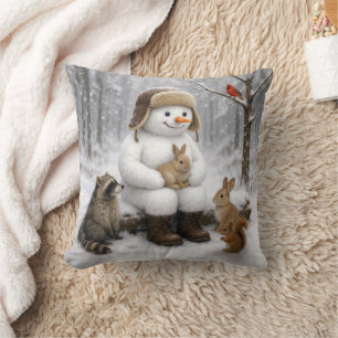 Coussin Bonhomme de neige dans les bois hivernaux avec des