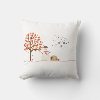 Coussin bonhomme et chien de noël sur un jour de neige