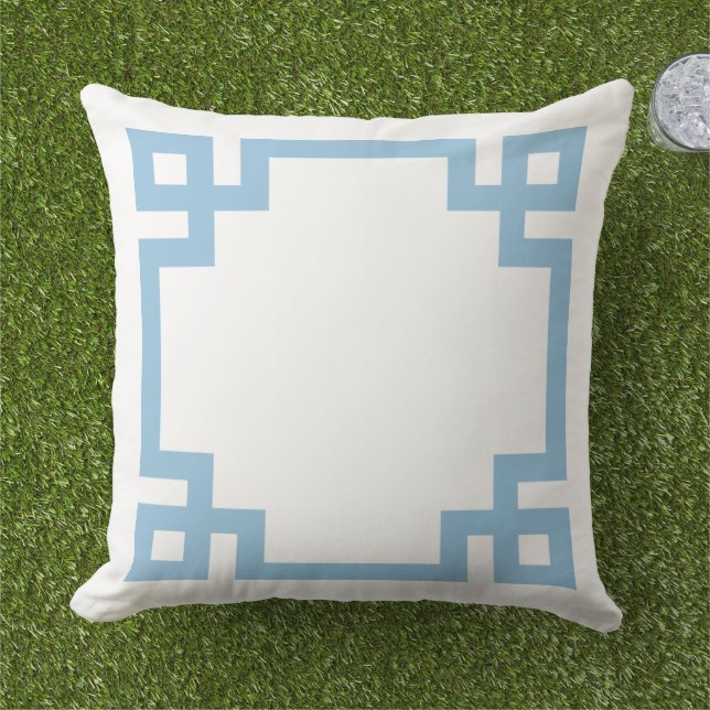 Coussin Bordure de clé grecque bleu ciel et blanc (Herbe)