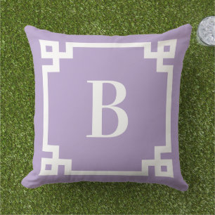 Coussin Bordure de clé grecque violet lavande monogramme