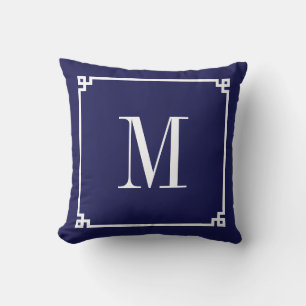 Coussin Bordure grecque blanche et marine monogrammée