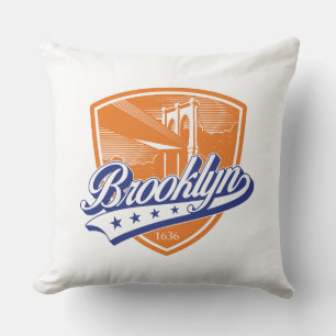 Coussin Bouclier Brooklyn avec Swoosh Design