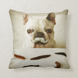 Coussin Bouledogue français avec une moustache