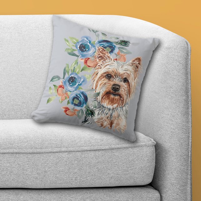 Coussin Bouquet floral bleu Yorkshire Terrier (Créateur téléchargé)