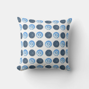 Coussin Boutons de couture bleus fantaisie sur motif blanc