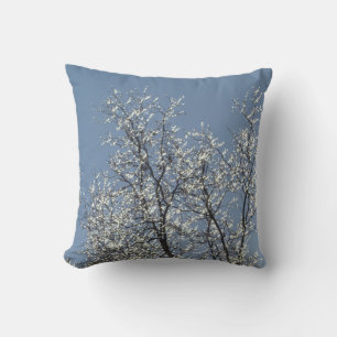 Coussin Branches Icy dans le ciel bleu d'hiver